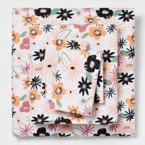 Room Essentials Twin Bed Sheet Covers, Fitted, Flat sheet, One Pillow cover New.